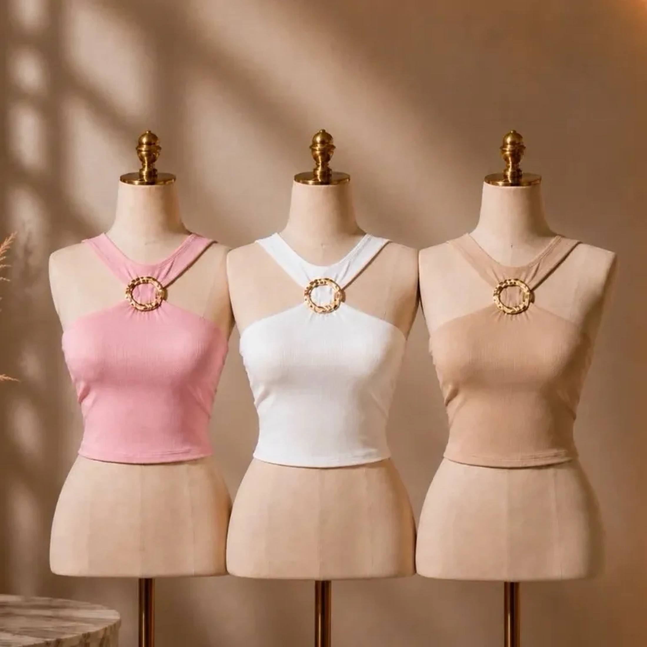 Blusa Cropped Detalhe Argola Dourada